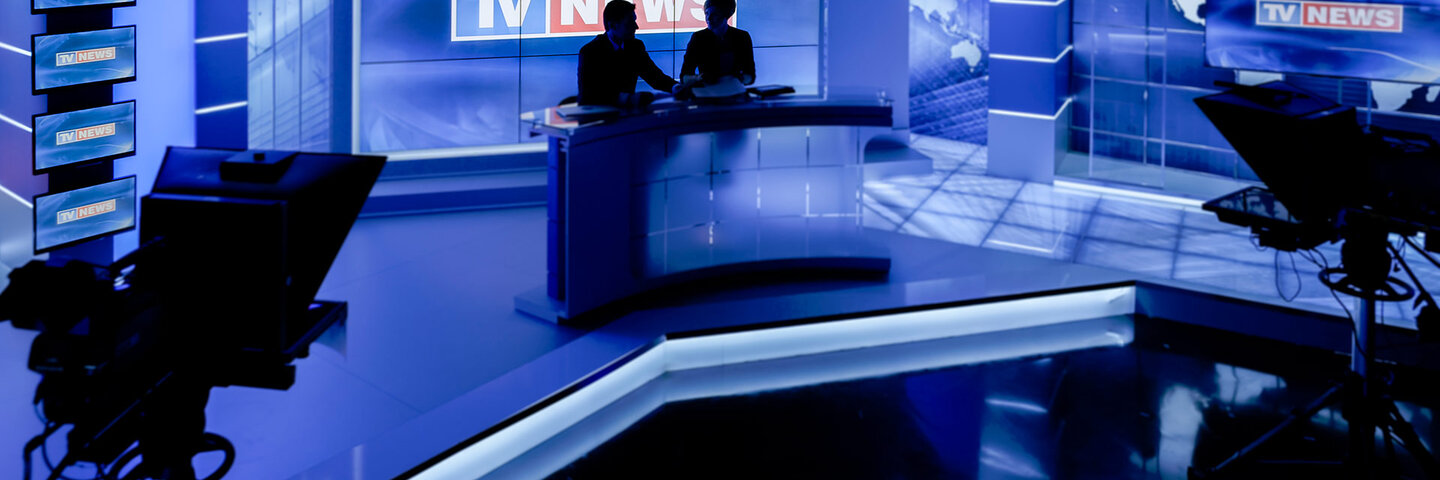 newscasters on break