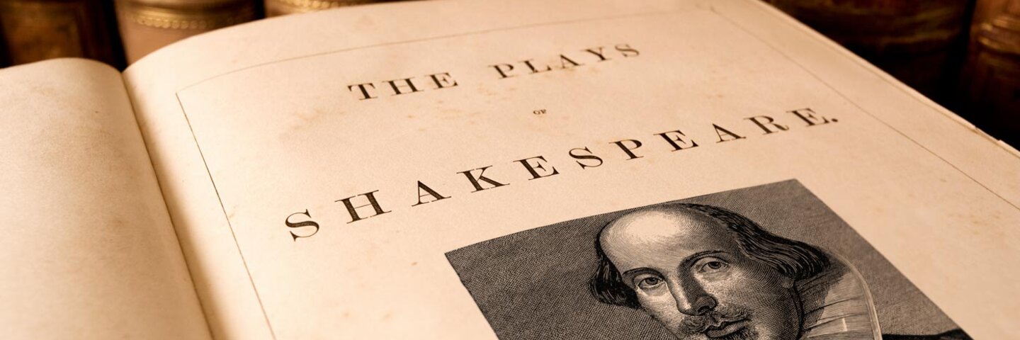 stealing-shakespeare-writing-9611